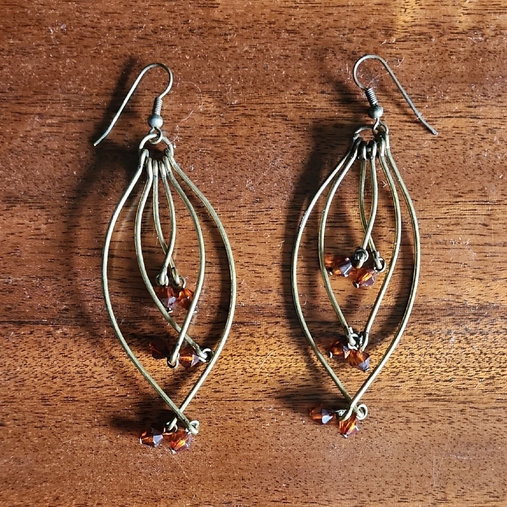 🎉 Elegant Gold Earrings with Brown Accents 🎉